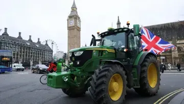 В центре Лондона фермеры провели протесты на тракторах из-за роста налогов